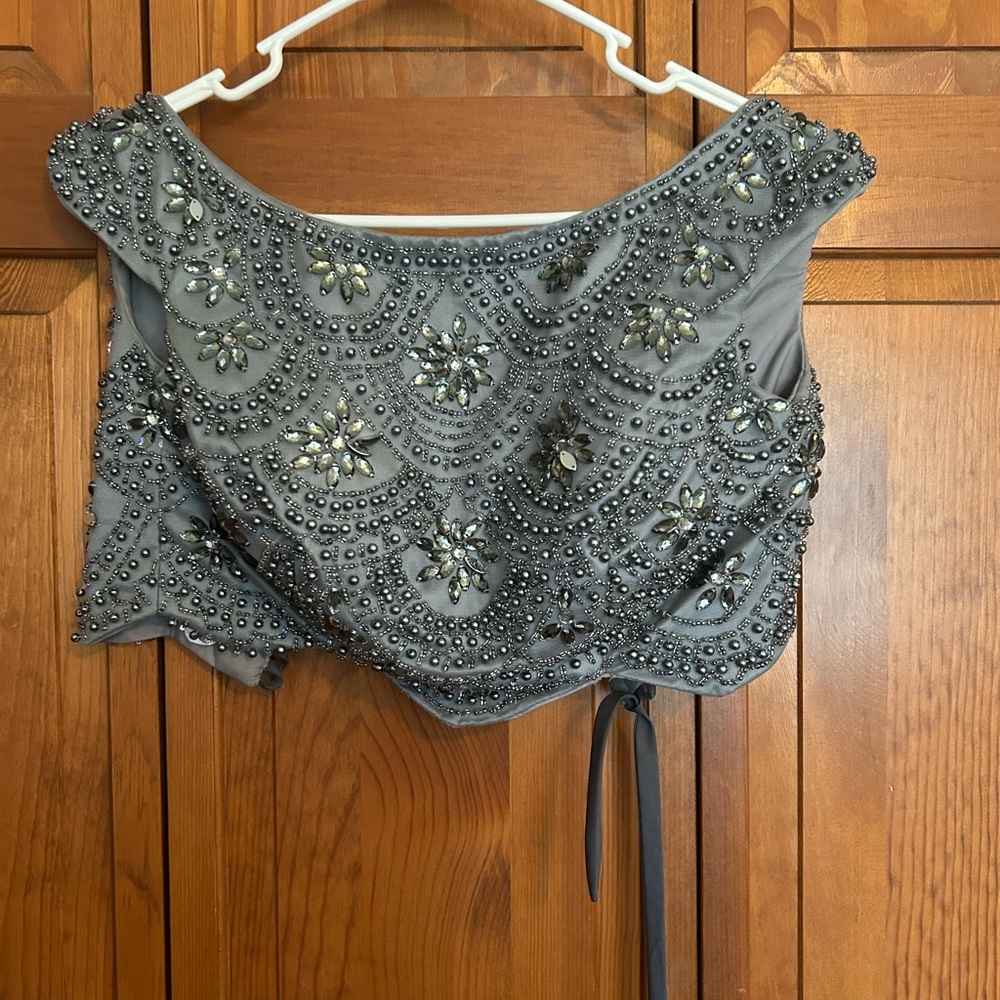 Gray Crop Blouse with Off the Shoulder Neckline and Sleeveless Design